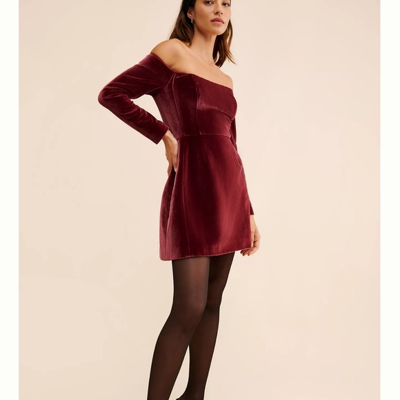 Anthropologie Dresses & Skirts - NAT Anthropologie Hutch Off-The-Shoulder Velvet Mini Dress Women’s SZ 0 in Wine‎
